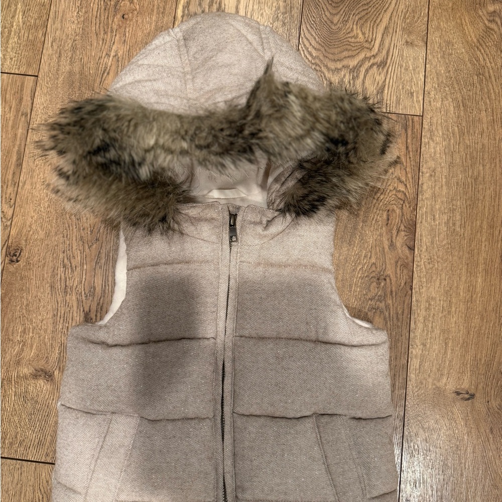 GAP Girls Cream Faux Fur Hooded Vest - Picture 2 of 10